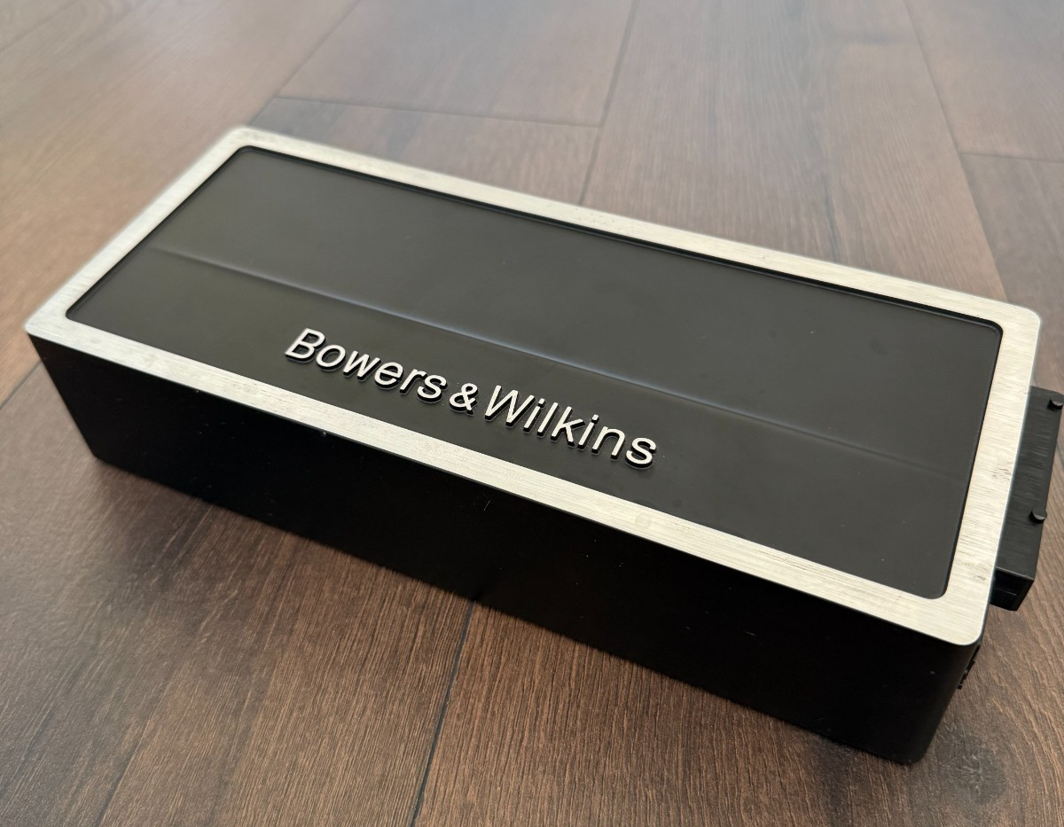 BMW Bowers & Wilkins amplifier